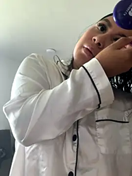 Pretty Isadora online show from 15, 12, 2025