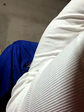 Pretty Isadora online show from 6, 11, 2025