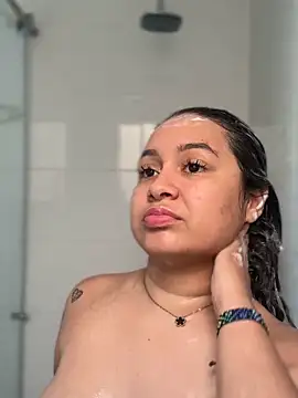 Pretty Isadora online show from 13, 4, 2026