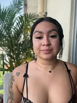 Pretty Isadora online show from 4, 2, 2026