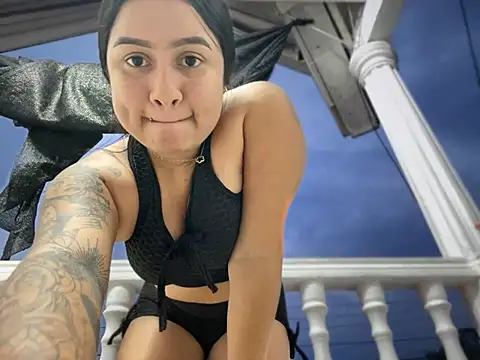 Pretty Isadora online show from 5, 3, 2025