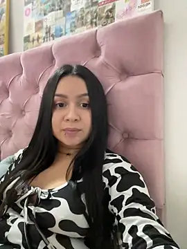 Pretty Isadora online show from 15, 3, 2025