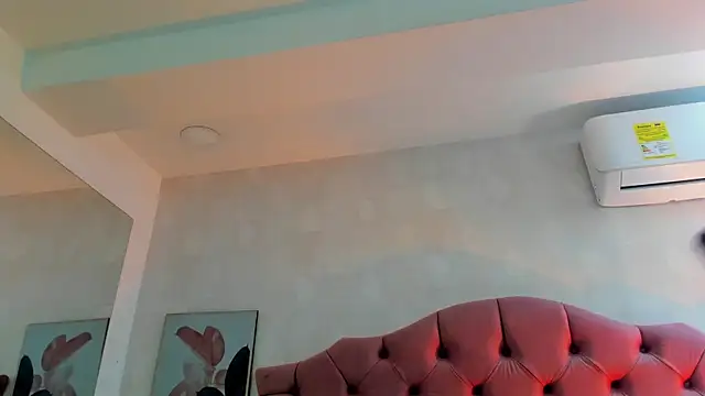 ThyaraJhons online show from 13, 4, 2026