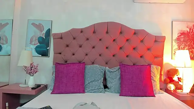 ThyaraJhons online show from 15, 4, 2026