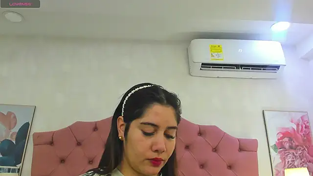 Snapshot of ThyaraJhons chatting on 27, 6, 2026 ThyaraJhons online show from 27, 6, 2026