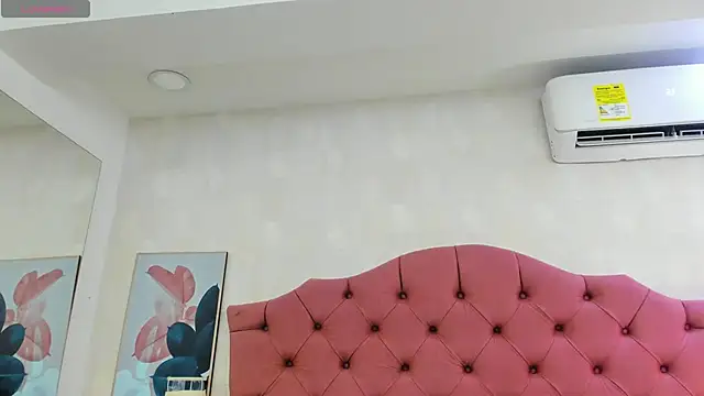 Snapshot of ThyaraJhons chatting on 18, 6, 2026 ThyaraJhons online show from 18, 6, 2026