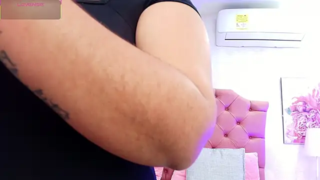 ThyaraJhons online show from 4, 11, 2025