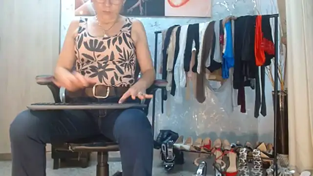 Samantabrown  online show from 25, 4, 2026