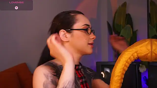 EvaCanton online show from 9, 4, 2026