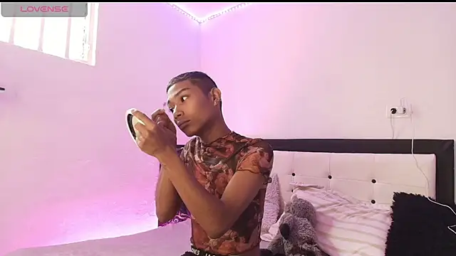 alejo cute online show from 4, 2, 2025