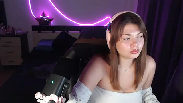 helengilmor online show from 8, 10, 2025