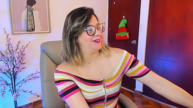 Chanelll Taylorr  online show from 22, 11, 2025