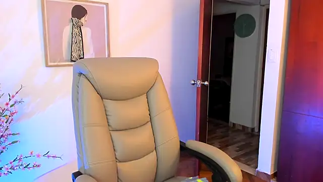 Chanelll Taylorr  online show from 9, 11, 2025