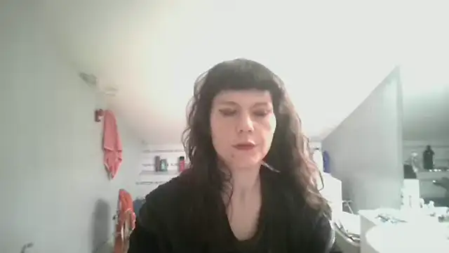 OniricFemme online show from 1, 3, 2025