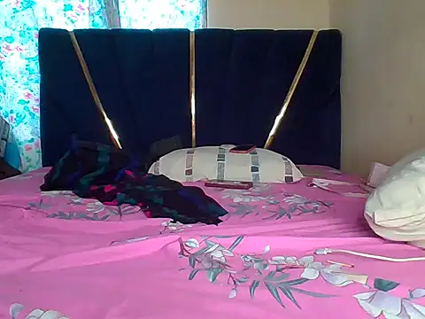 Snapshot of awino001 chatting on 18, 6, 2026 awino001 online show from 18, 6, 2026
