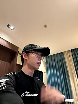 Snapshot of 1a1a1alll chatting on 4, 12, 2025 1a1a1alll online show from 4, 12, 2025