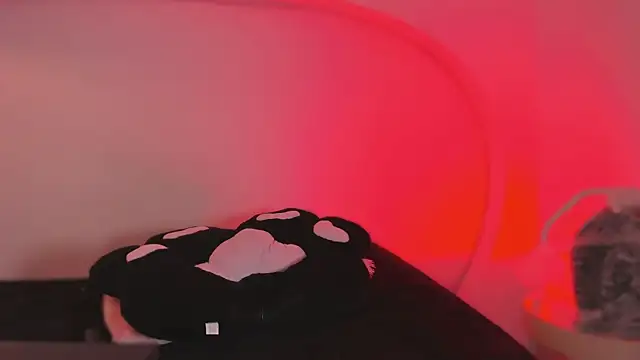 katiepeach  online show from 29, 10, 2025