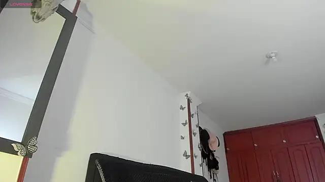 Fiore Sanz  online show from 4, 2, 2025