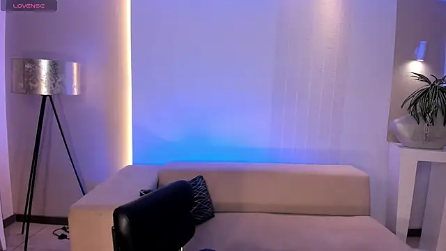 SamanthaKlein  online show from 27, 10, 2025