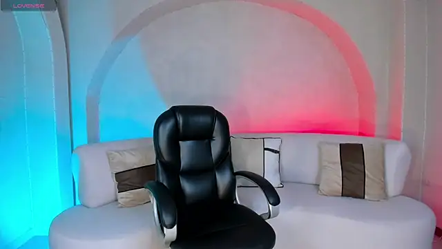 SamanthaKlein  online show from 29, 10, 2025