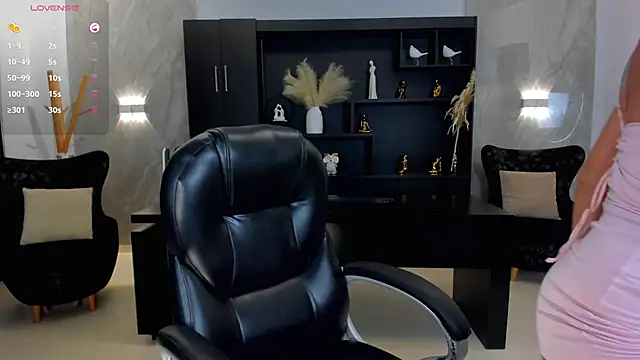 VictoriaMilan  online show from 5, 3, 2025