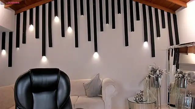 VictoriaMilan  online show from 12, 2, 2025