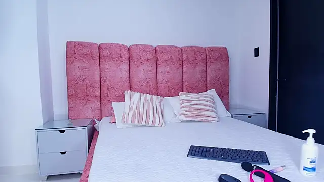 kendal rossi online show from 28, 11, 2025