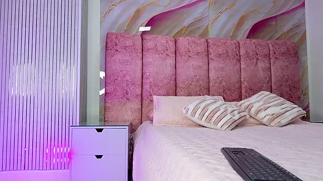 kendal rossi online show from 3, 2, 2026