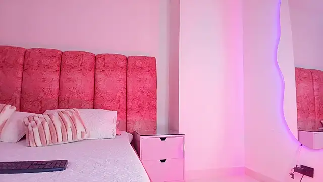 kendal rossi online show from 2, 12, 2025