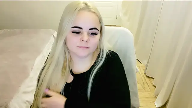 lovely-eyes online show from 1, 3, 2025