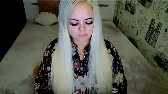 lovely-eyes online show from 10, 10, 2025