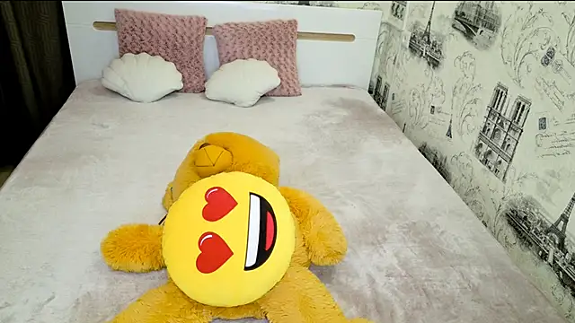 lovely-eyes online show from 14, 10, 2025