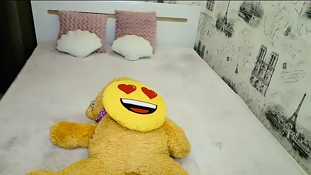 lovely-eyes online show from 13, 12, 2025