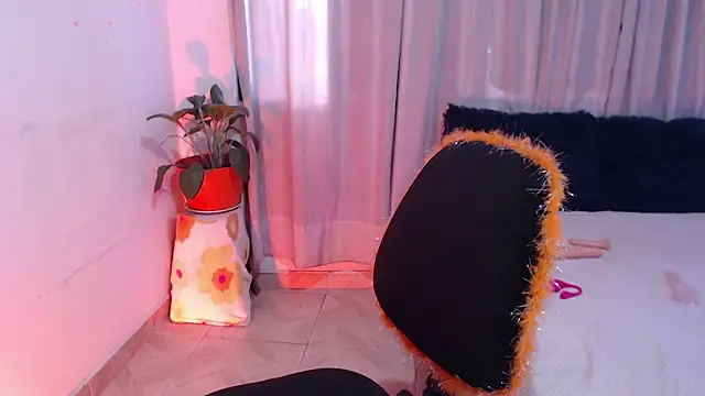 Snapshot of Zoe--khalL chatting on 16, 12, 2024 Zoe--khalL online show from 16, 12, 2024