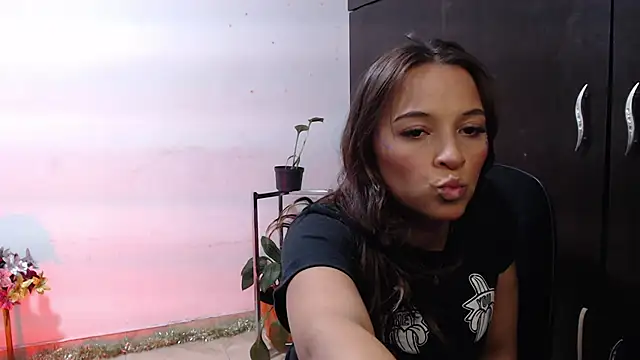 Snapshot of Zoe--khalL chatting on 3, 12, 2025 Zoe--khalL online show from 3, 12, 2025