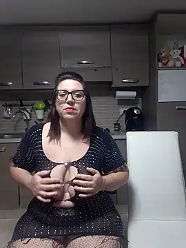 carolyne2023 online show from 13, 4, 2026