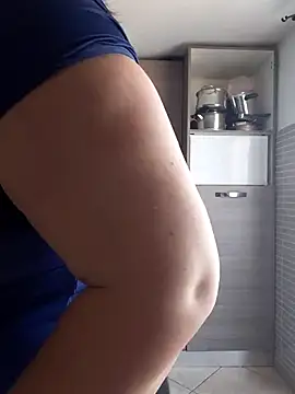 Snapshot of carolyne2023 chatting on 6, 11, 2025 carolyne2023 online show from 6, 11, 2025