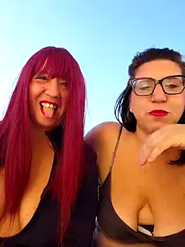 Snapshot of carolyne2023 chatting on 8, 10, 2025 carolyne2023 online show from 8, 10, 2025