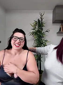 Snapshot of carolyne2023 chatting on 4, 12, 2025 carolyne2023 online show from 4, 12, 2025