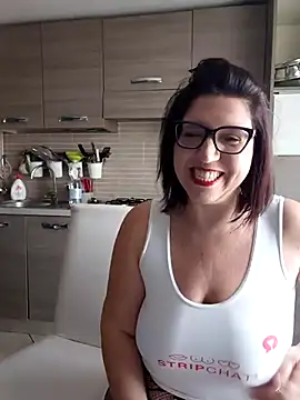 Snapshot of carolyne2023 chatting on 17, 1, 2026 carolyne2023 online show from 17, 1, 2026