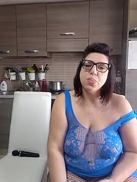 Snapshot of carolyne2023 chatting on 1, 2, 2026 carolyne2023 online show from 1, 2, 2026