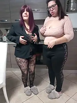 Snapshot of carolyne2023 chatting on 25, 11, 2025 carolyne2023 online show from 25, 11, 2025