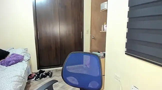 Amy Walker online show from 17, 2, 2025