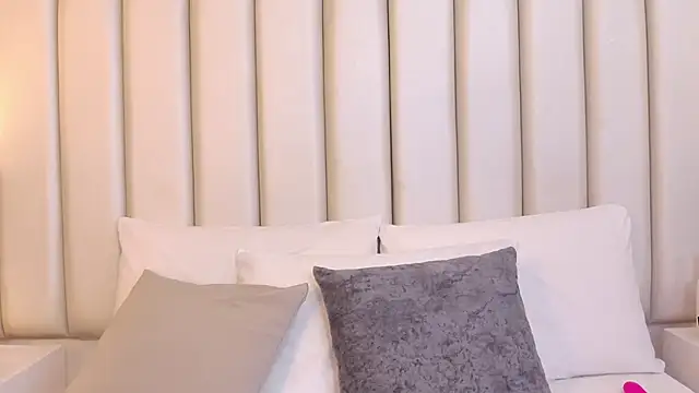 Emily robertss online show from 26, 11, 2025