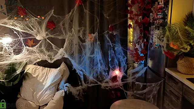 Eva Natsumi online show from 31, 10, 2025