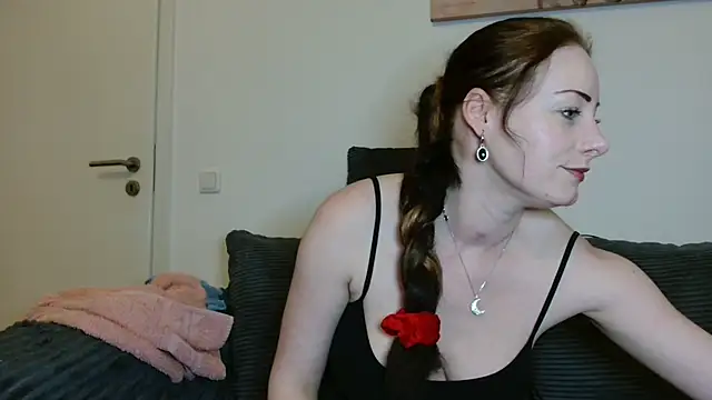 Jasmin-White online show from 7, 2, 2026