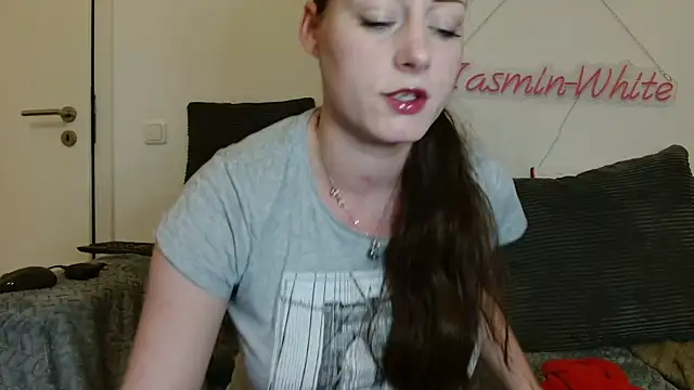 Jasmin-White online show from 8, 5, 2026