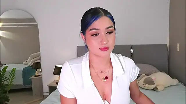 AnnyHizzle online show from 10, 9, 2025