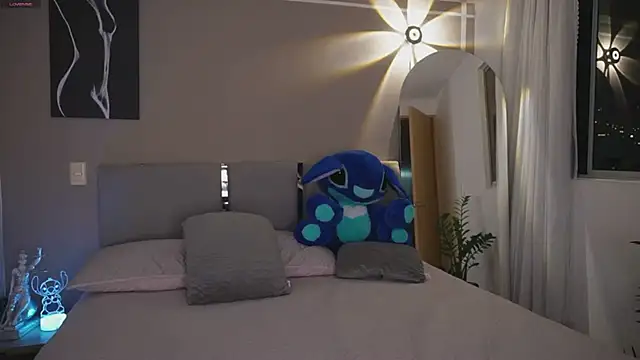 AnnyHizzle online show from 18, 12, 2025