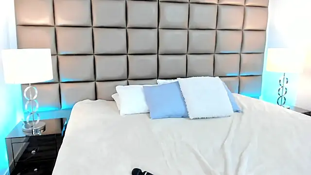 AnnyHizzle online show from 18, 3, 2025